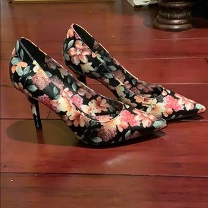 Black Floral mid height Pumps